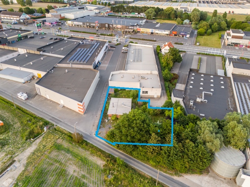 Roeselare-Brugsesteenweg. BOUWGROND + VERGUNDE PLANNEN voor  het bouwen van LOODS 486m2 & LOFT.  Unieke ontwikkelingszone op uitstekende ligging.  Perceel / tuin inclusief +/- 1080 m2. Image